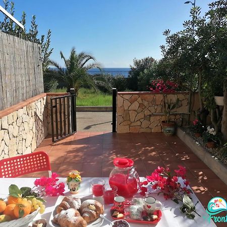 Casa Fronte Mare Villa ซานตาเทเรซา ดี รีวา ภายนอก รูปภาพ