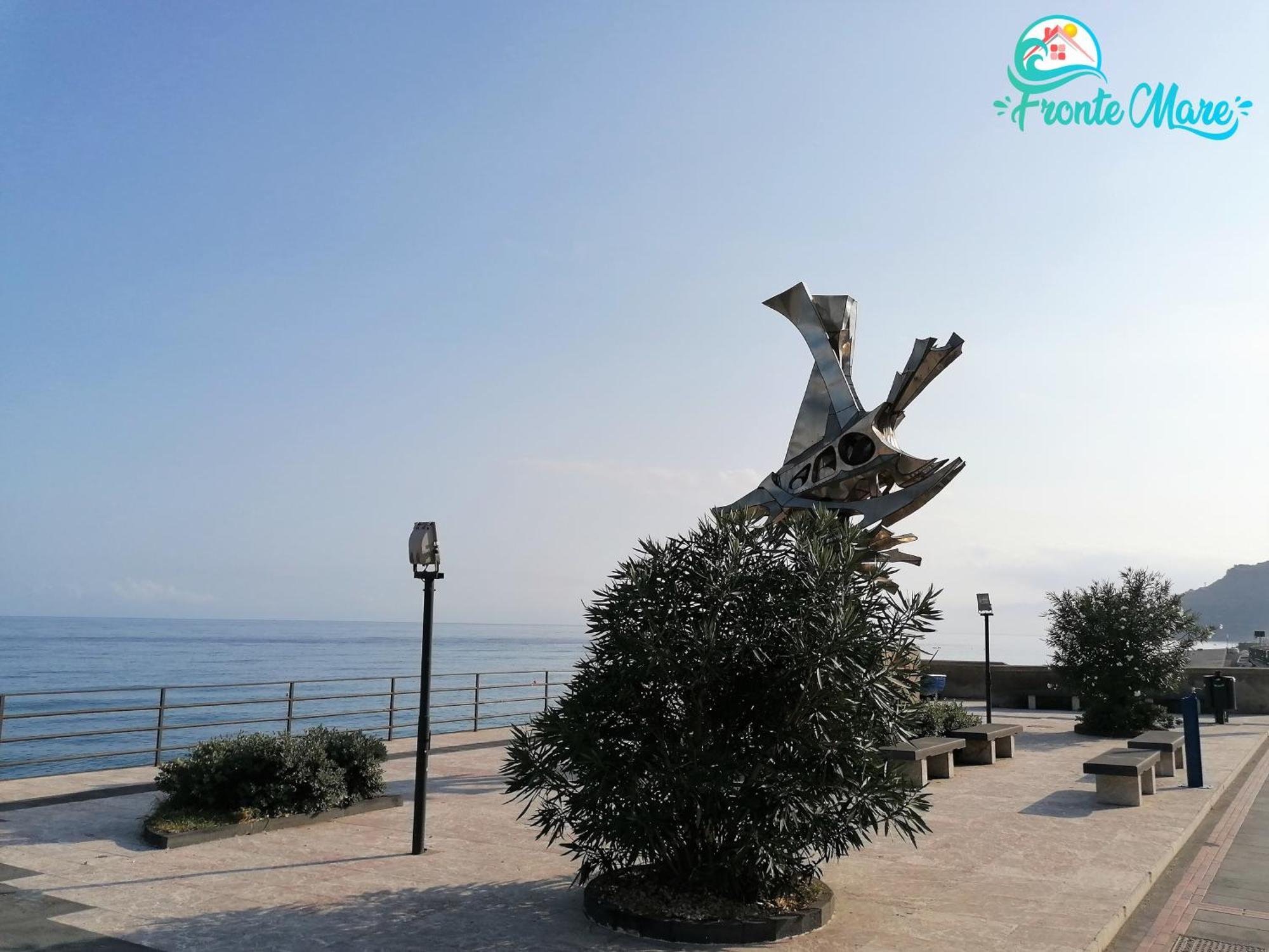 Casa Fronte Mare Villa ซานตาเทเรซา ดี รีวา ภายนอก รูปภาพ